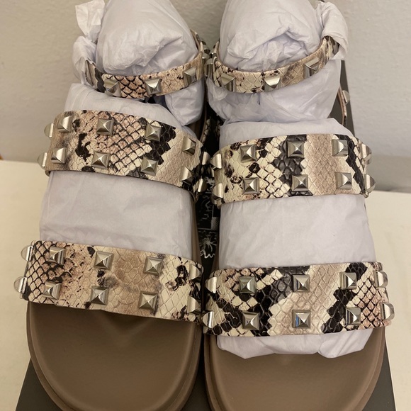 Vince Camuto Women's PEALAN Two Buckle Sandal Flat Snake Size 7. - Picture 2 of 5